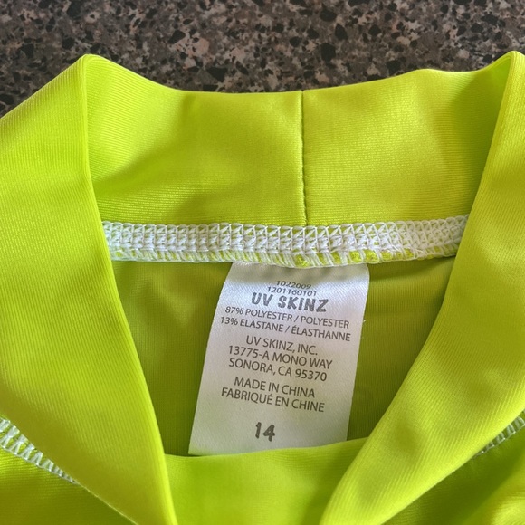 UV Skin Rashguard shirt - Picture 3 of 4